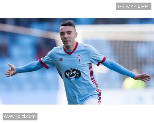 外国神级足球明星的传奇故事与球场上的辉煌时刻回顾